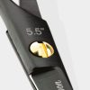 Iwasaki Nara Foarfeca din carbon 5,5" - Eleganță și precizie pentru tunsori perfect conturate.