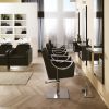 Scaun de frizerie Hair Crown negru - cu bază pătrată, confortabil și elegant.
