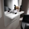 Oglindă de perete albă din pin roșu cu raft elegant